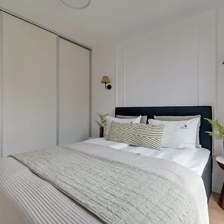 Front Park Apartments With Parking By Lion Apartments Gdansk Room photo